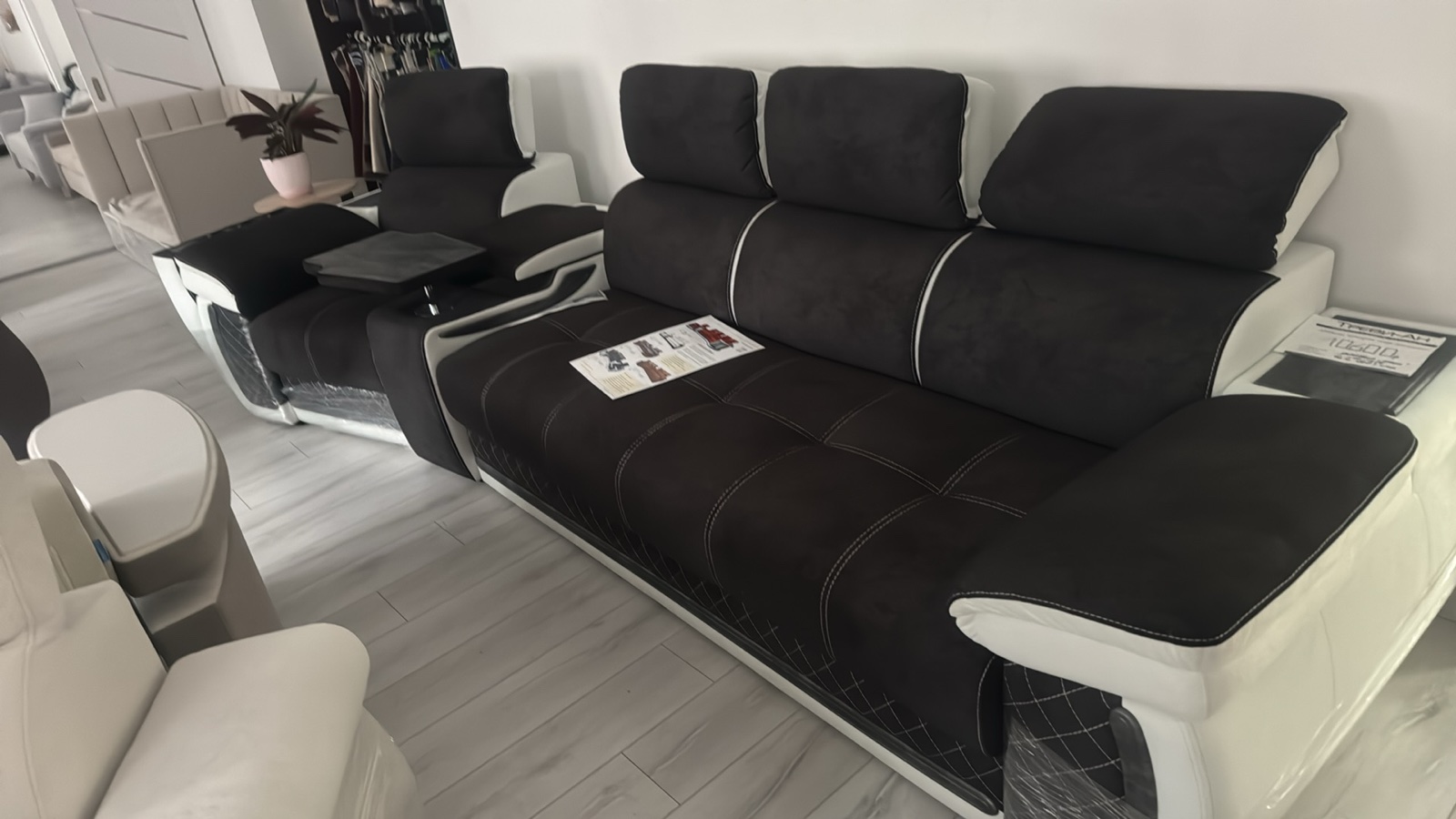 Диваны Айпетри Люкс в наличии. г.Гродно ул.Доватора С6402 Брабус 17/ сакура 1,Музыка 39Х,релакс,беспроводная зарядка МДФ--901ST абстракция серая софт