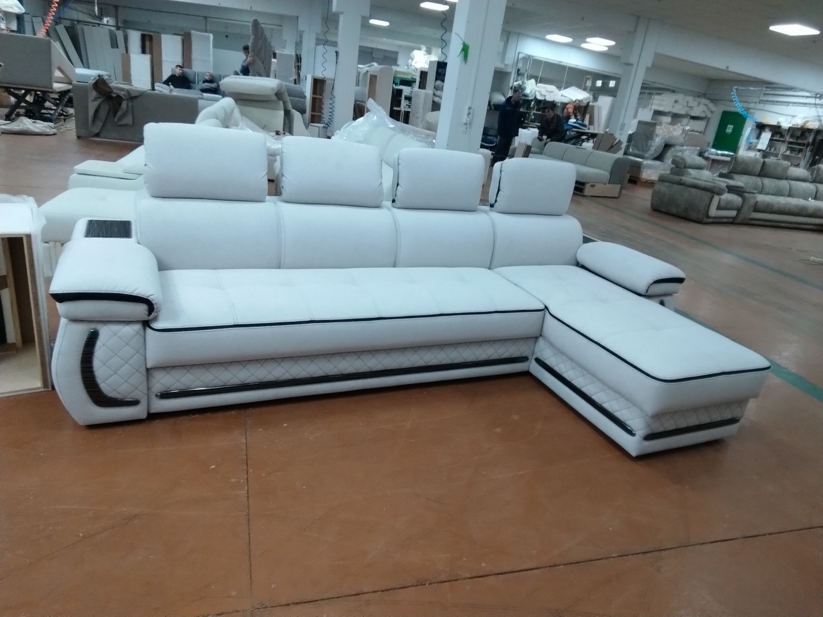 Диваны Айпетри де Люкс в наличии. Склад Д 4612 мосс 1 крем/хилтон 04