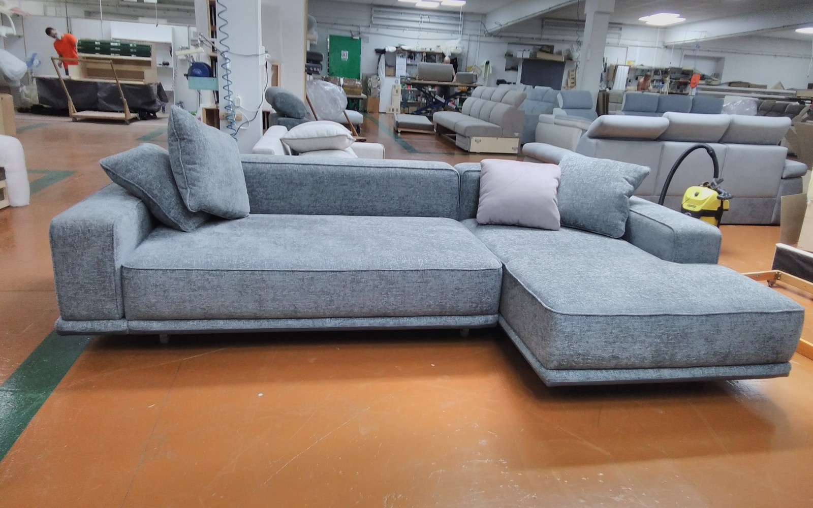 Диваны Колизей Плюс в наличии. Склад Д 1695 легаси 17 грей двойной с выступом 80_ 2-160 раскладная  (Грод)