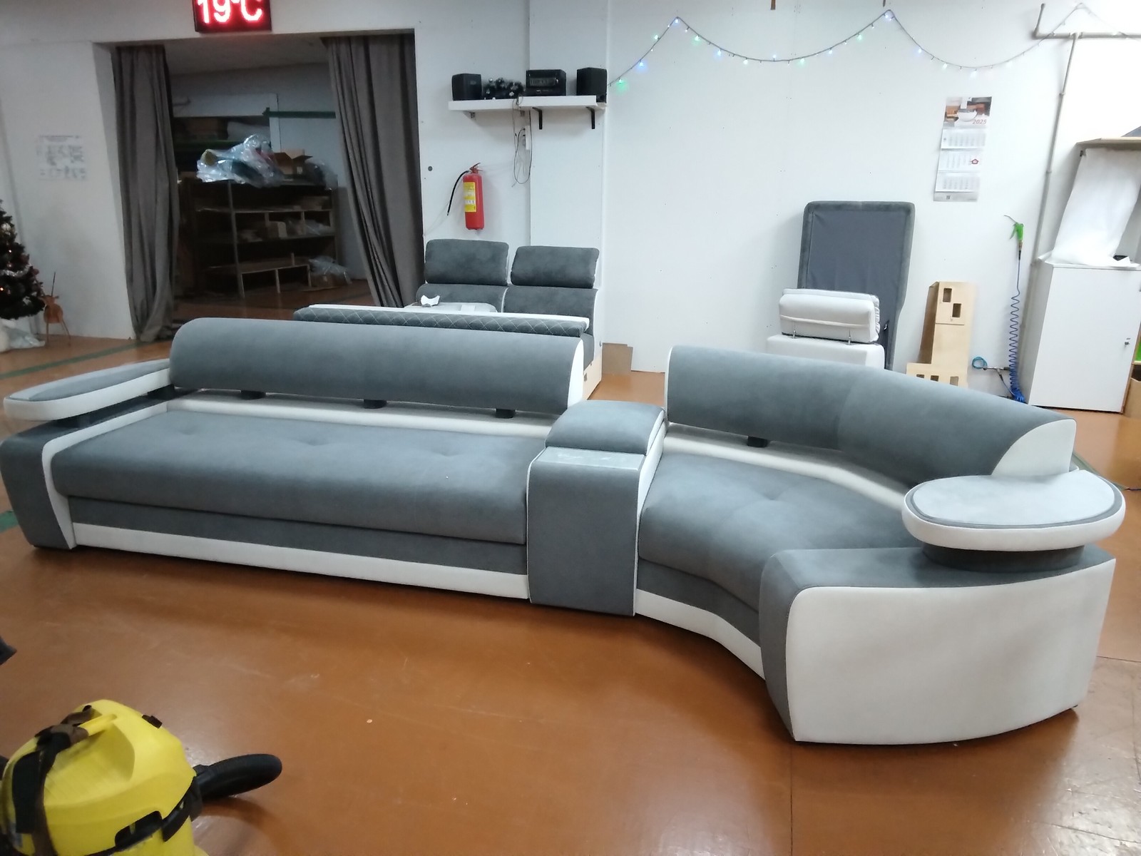 Диваны Марсель в наличии. Склад Д 4370 омега 4/тедди 01 МДФ 8294-10 антик серебро (Н)