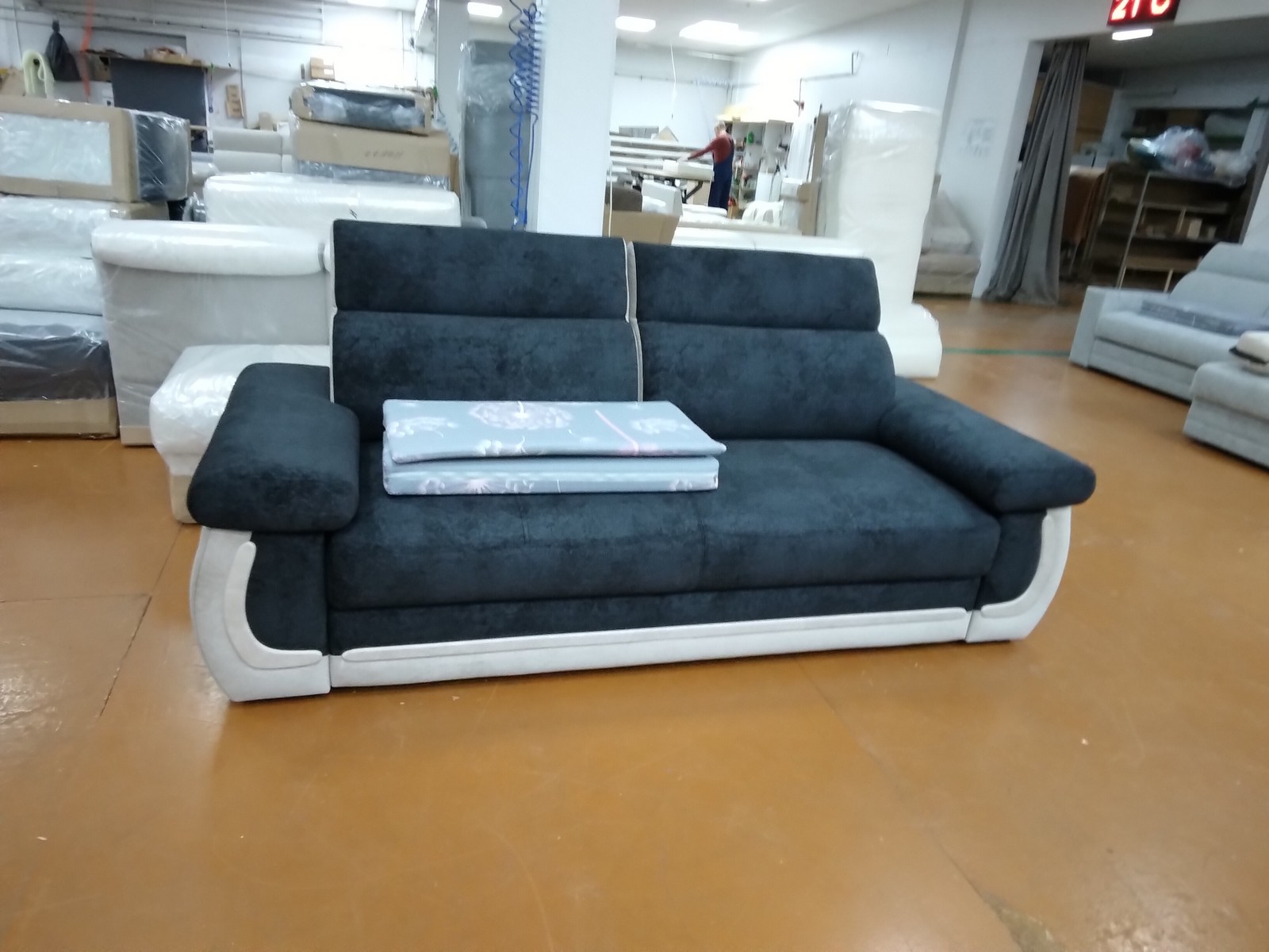 Диваны Браво люкс в наличии. Склад Д 4095 Хилтон 04/хилтон 03   2-180 телескоп (Гом)