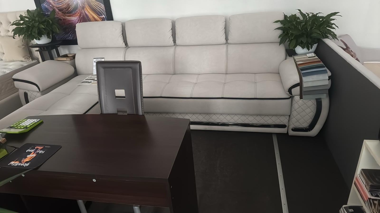 Диваны Айпетри Люкс в наличии. г.Гродно  ул.Свердлова  Д 1046 Шанель 03(мебельтекс)/брабус 17(бимтекс) крой №8,МДФ--G 13 черный страйп